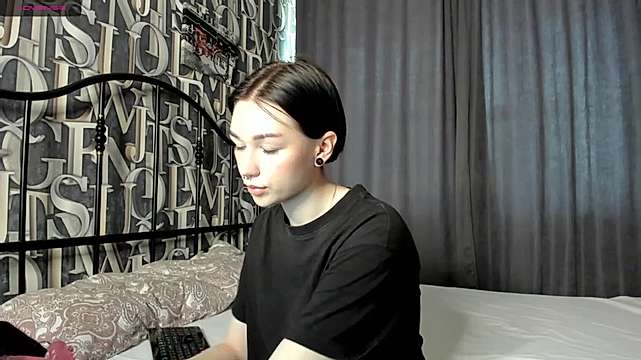 carolyn_white naked stripping on cam for live sex video chat