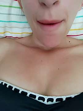 Ginevra25 naked stripping on cam for live sex video chat