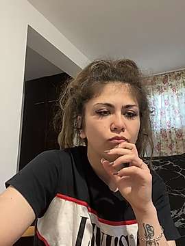 lunavanilla naked stripping on cam for live sex video chat
