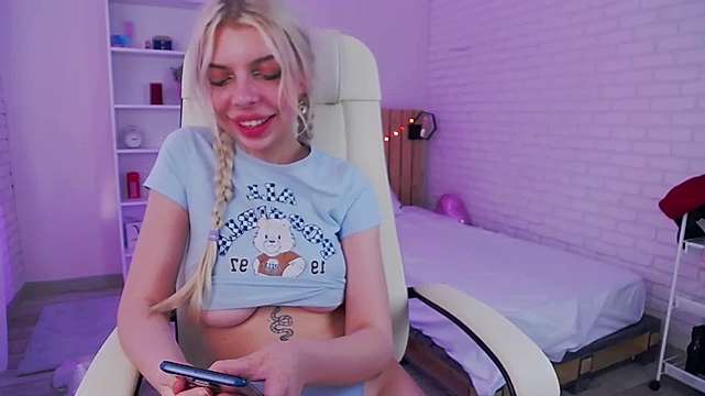 Pauline_Wells7 naked stripping on cam for live sex video chat