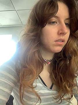 pretti_kitti naked stripping on cam for live sex video chat