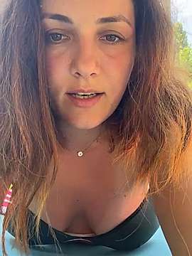 DaisyVibes naked stripping on cam for live sex video chat