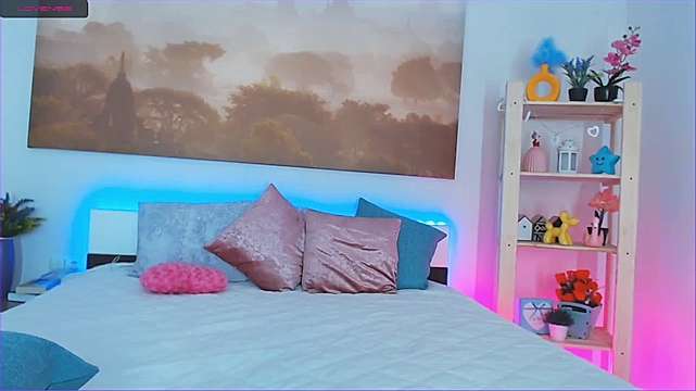 IrisHarris naked stripping on cam for live sex video chat