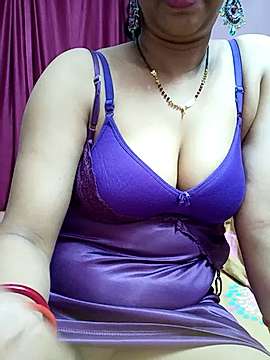 Juli_candy naked stripping on cam for live sex video chat
