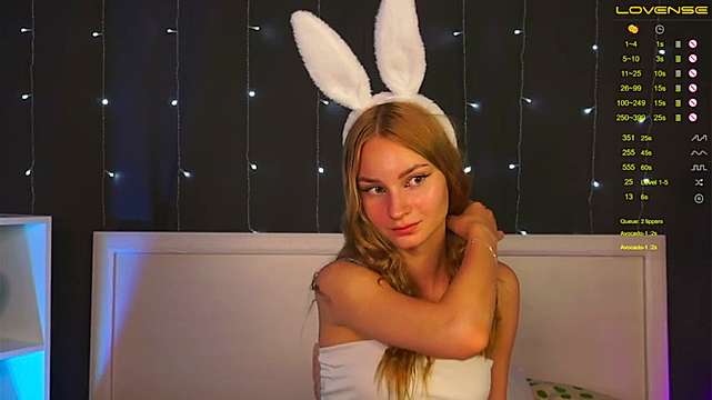 SarahPrimeau naked stripping on cam for live sex video chat