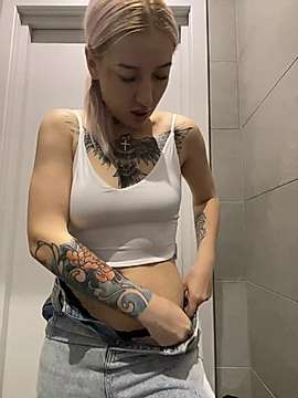 SeaMyLove naked stripping on cam for live sex video chat