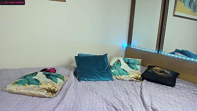 Green_eyes00 naked stripping on cam for live sex video chat