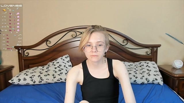 JuIiaJones naked stripping on cam for live sex video chat