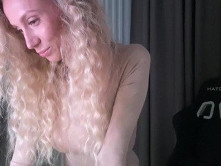 Alice-Wonders nude on cam – live sex chat