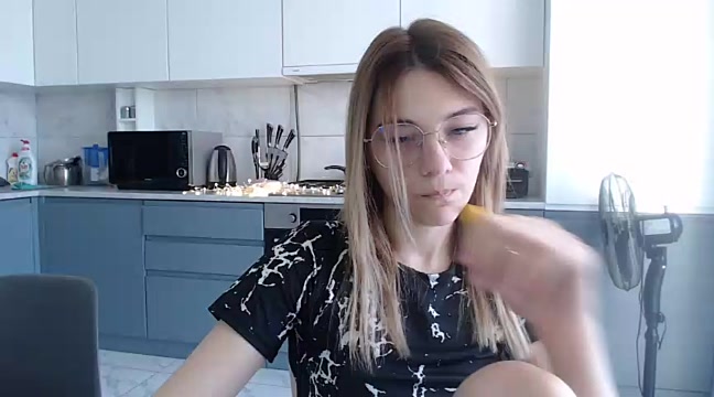 DragonKate naked stripping on cam for live sex video chat