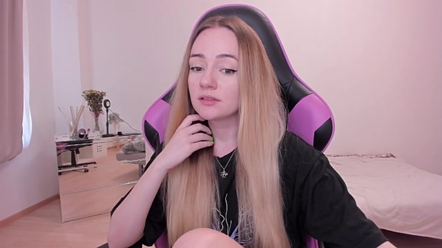 FavoriteDress naked stripping on cam for live sex video chat