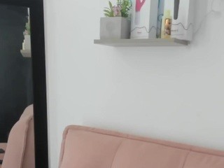 Noemi-wolf nude on cam – live sex chat