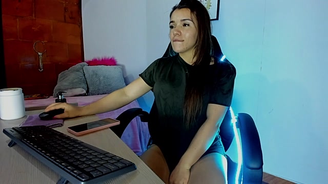 PenelopeI naked stripping on cam for live sex video chat