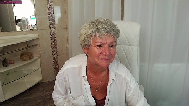 roxana_brooks naked stripping on cam for live sex video chat