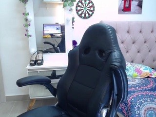 Beckyy-loyal nude on cam – live sex chat