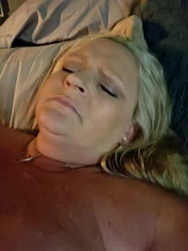 Curvy_blonde naked stripping on cam for live sex video chat