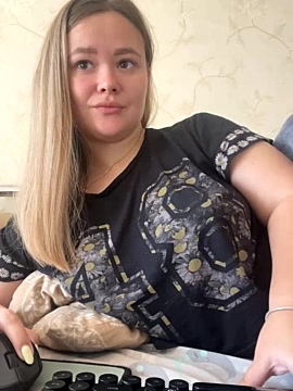 Caramelle_Sweet naked stripping on cam for live sex video chat