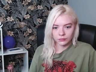 Karie-Love nude on cam – live sex chat