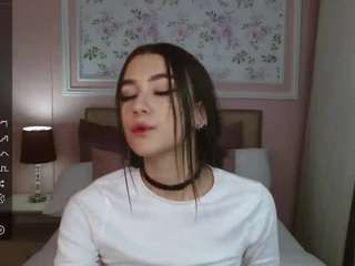 Charlot-queen nude on cam – live sex chat