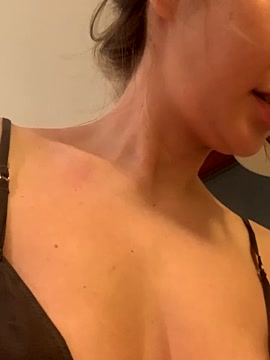 JasmineXo naked stripping on cam for live sex video chat