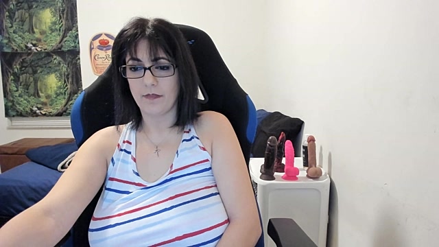 MasturbateMom naked stripping on cam for live sex video chat