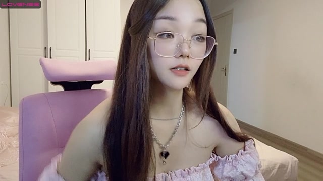 qiqibaby7777 naked stripping on cam for live sex video chat