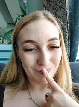kiss_me_there naked stripping on cam for live sex video chat