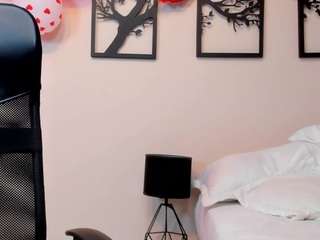 Luciaa-Miller nude on cam – live sex chat