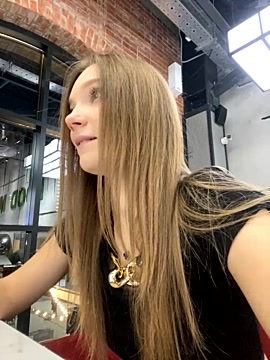 wow_caramel naked stripping on cam for live sex video chat