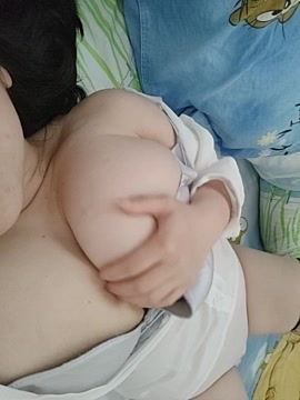 AmyRissu naked stripping on cam for live sex video chat
