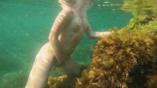 Slim girl swims naked in sea and masturbate her pussy