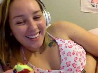Thicc-tattooed-bitch nude on cam – live sex chat