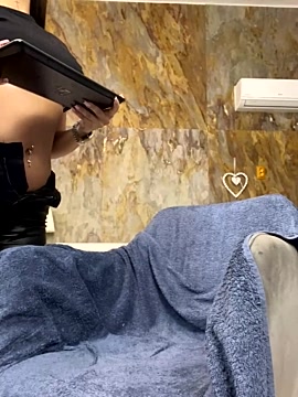 Alysa_Diamond naked stripping on cam for live sex video chat