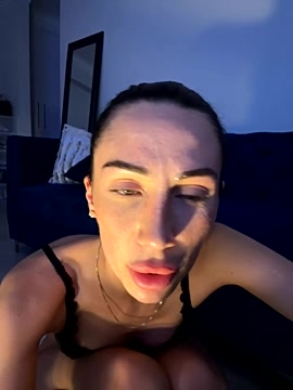 juicy-Alison naked stripping on cam for live sex video chat