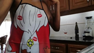 Cooking Slut – Hot Ebony Cook And Fuck In the Kitchen Extreme Squirt On the Table
