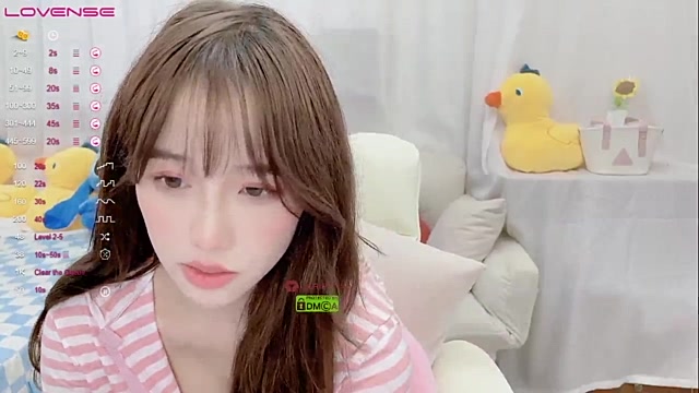 Eliauk_w naked stripping on cam for live sex video chat