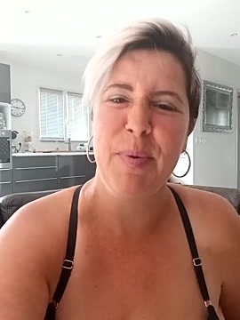 Evalibertinesexy naked stripping on cam for live sex video chat