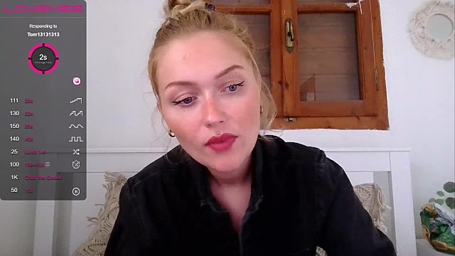 Goldloeckchen159 naked stripping on cam for live sex video chat