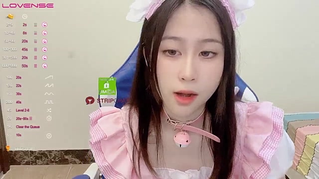 IIIpo-18 naked stripping on cam for live sex video chat
