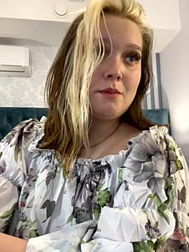 SofiaAdams naked stripping on cam for live sex video chat