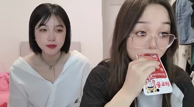 xiaonian-qiqi777 naked stripping on cam for live sex video chat