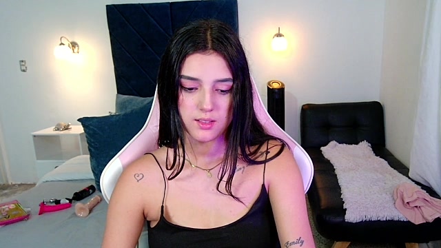 alysa_beckers naked stripping on cam for live sex video chat
