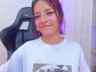 Amaia-Daniells nude on cam – live sex chat