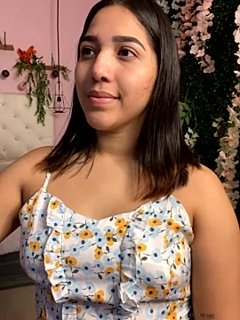 Amandanauty naked stripping on cam for live sex video chat
