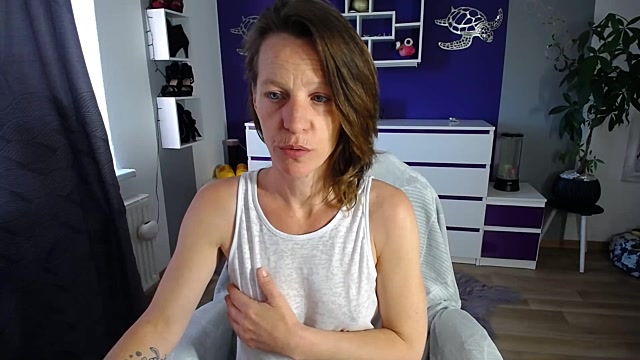 BlueEye_Girl naked stripping on cam for live sex video chat