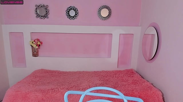 BonnieScott8 naked stripping on cam for live sex video chat