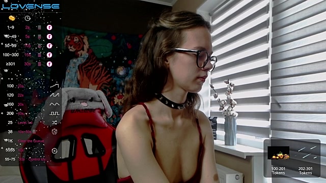 ElliFlame naked stripping on cam for live sex video chat