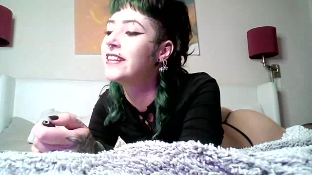 KajiraxXx naked stripping on cam for live sex video chat