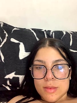 Kylie2211 naked stripping on cam for live sex video chat