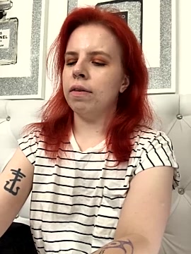 LisaxBerry naked stripping on cam for live sex video chat